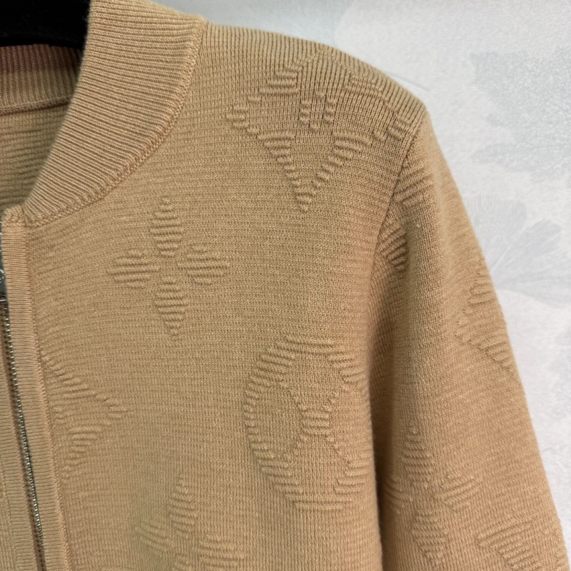 l0vis Vvtt0n outwear